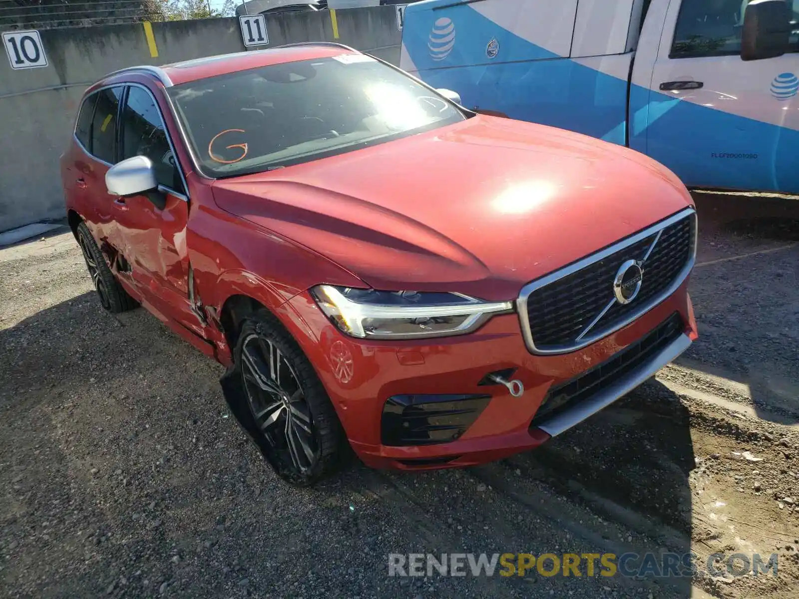 1 Photograph of a damaged car LYVA22RM5KB176340 VOLVO XC60 2019