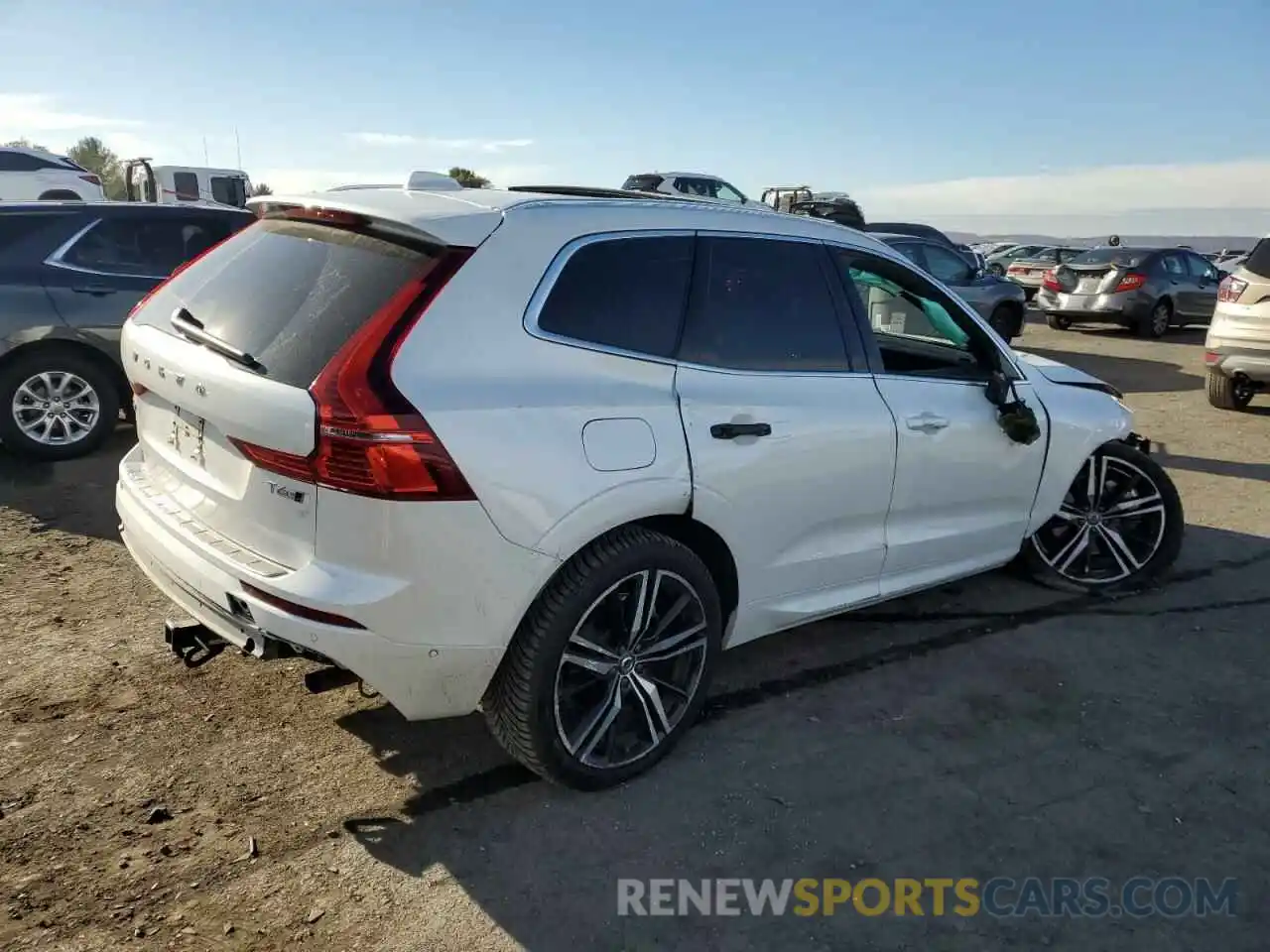 3 Photograph of a damaged car LYVA22RM8KB230942 VOLVO XC60 2019