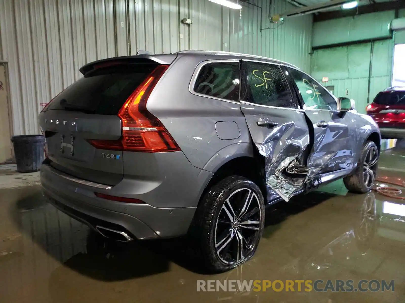 4 Photograph of a damaged car LYVA22RM9KB231582 VOLVO XC60 2019