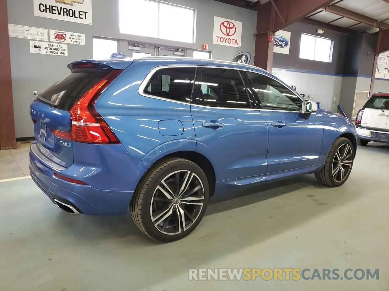 3 Photograph of a damaged car LYVA22RMXKB273761 VOLVO XC60 2019