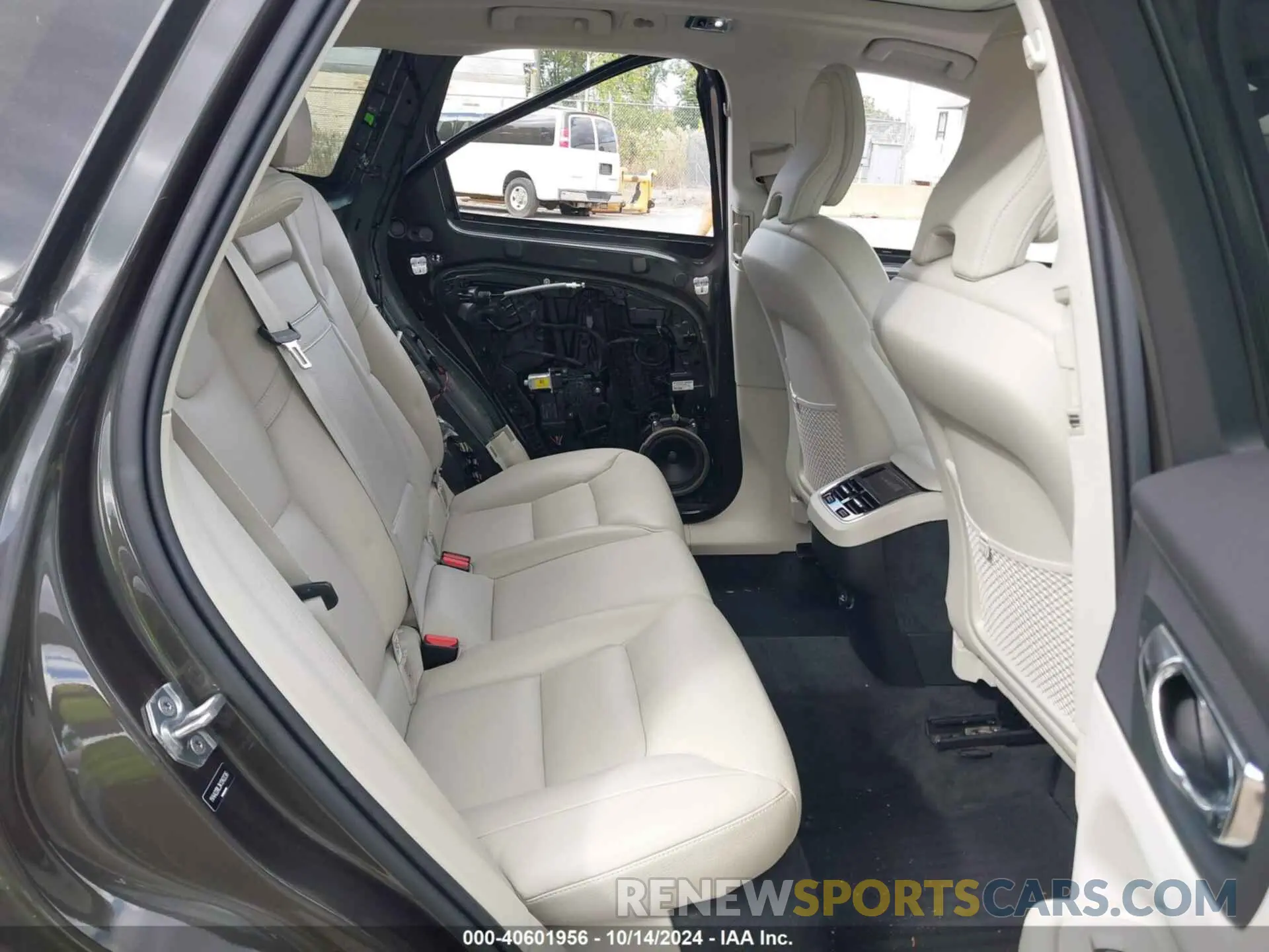 8 Photograph of a damaged car YV4A22RL3K1342236 VOLVO XC60 2019