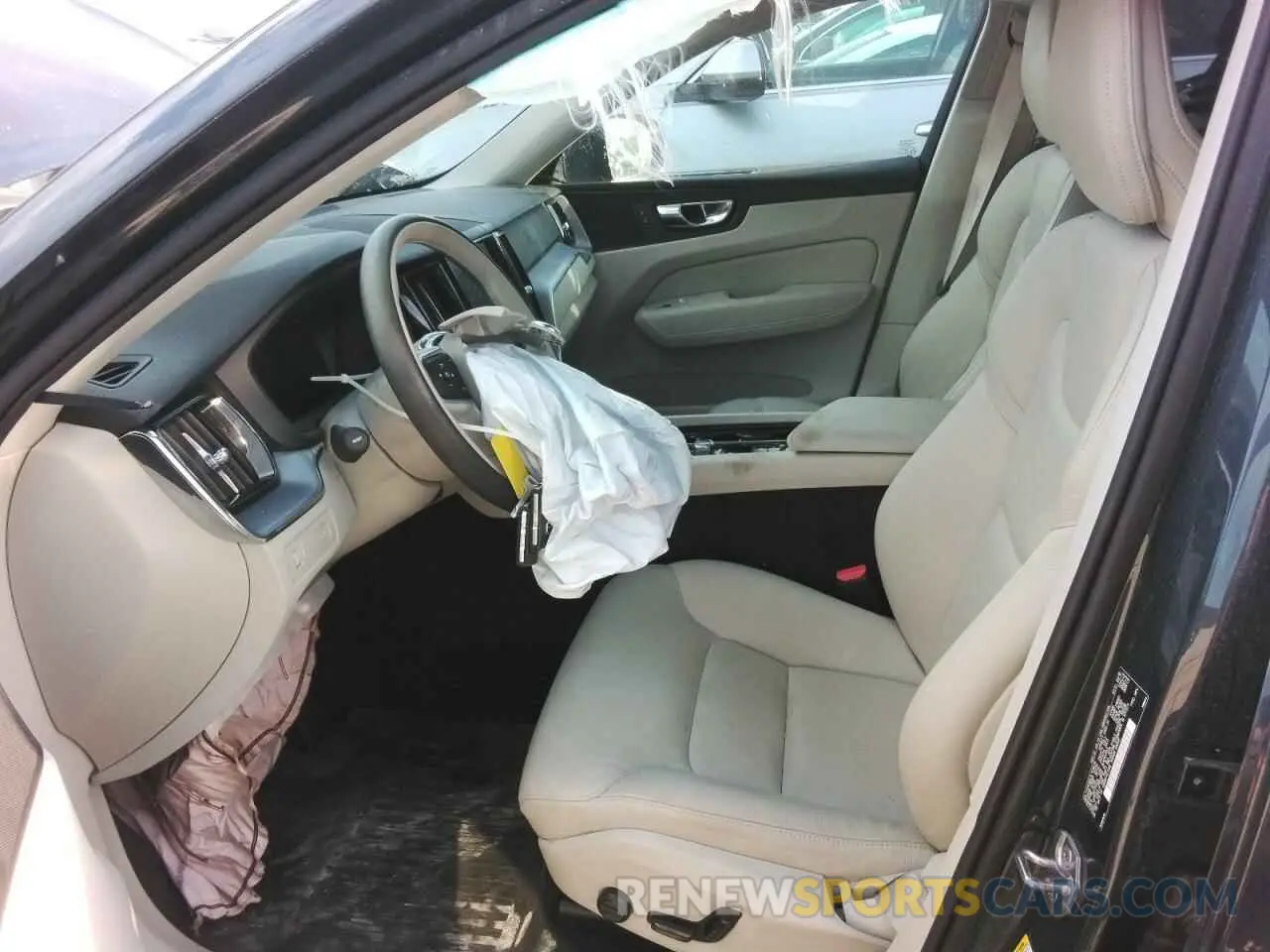 7 Photograph of a damaged car YV4102DK3L1418415 VOLVO XC60 2020