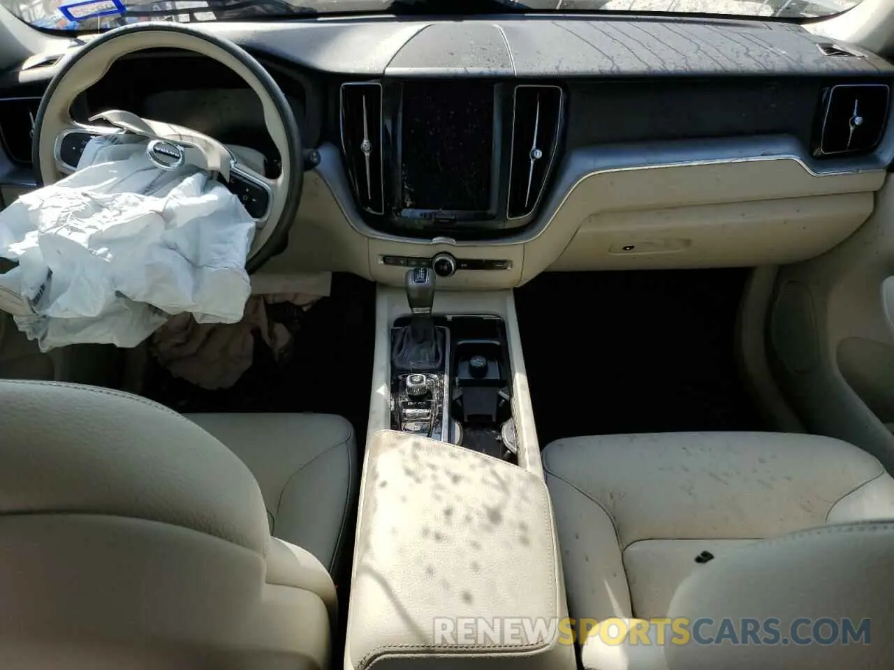 8 Photograph of a damaged car YV4102DK3L1418415 VOLVO XC60 2020