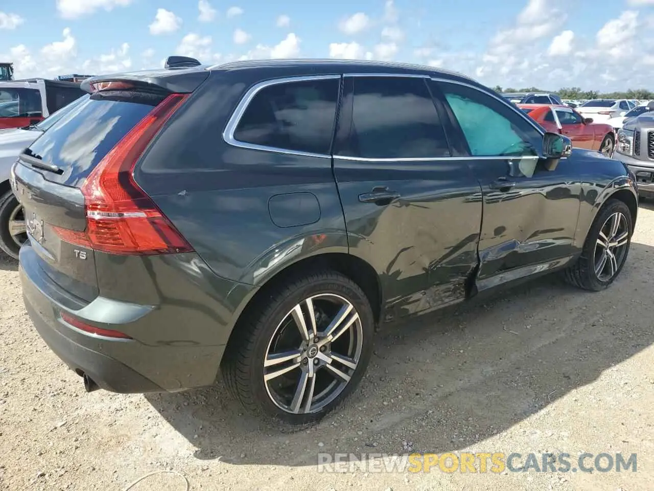 3 Photograph of a damaged car YV4102DK4L1436132 VOLVO XC60 2020