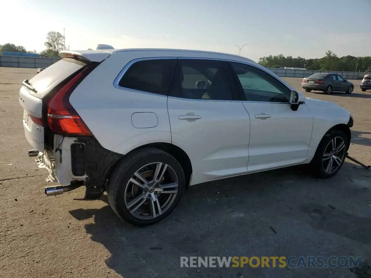 3 Photograph of a damaged car YV4102DK5L1522677 VOLVO XC60 2020
