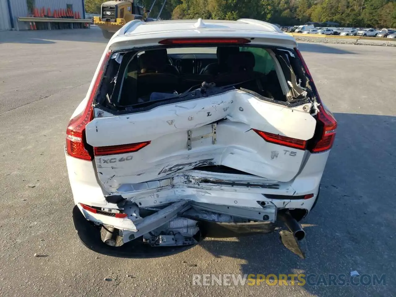 6 Photograph of a damaged car YV4102DK5L1565500 VOLVO XC60 2020