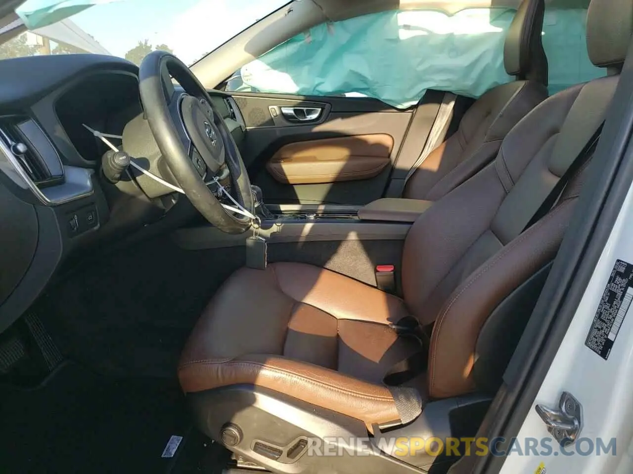 7 Photograph of a damaged car YV4102DK5L1565500 VOLVO XC60 2020
