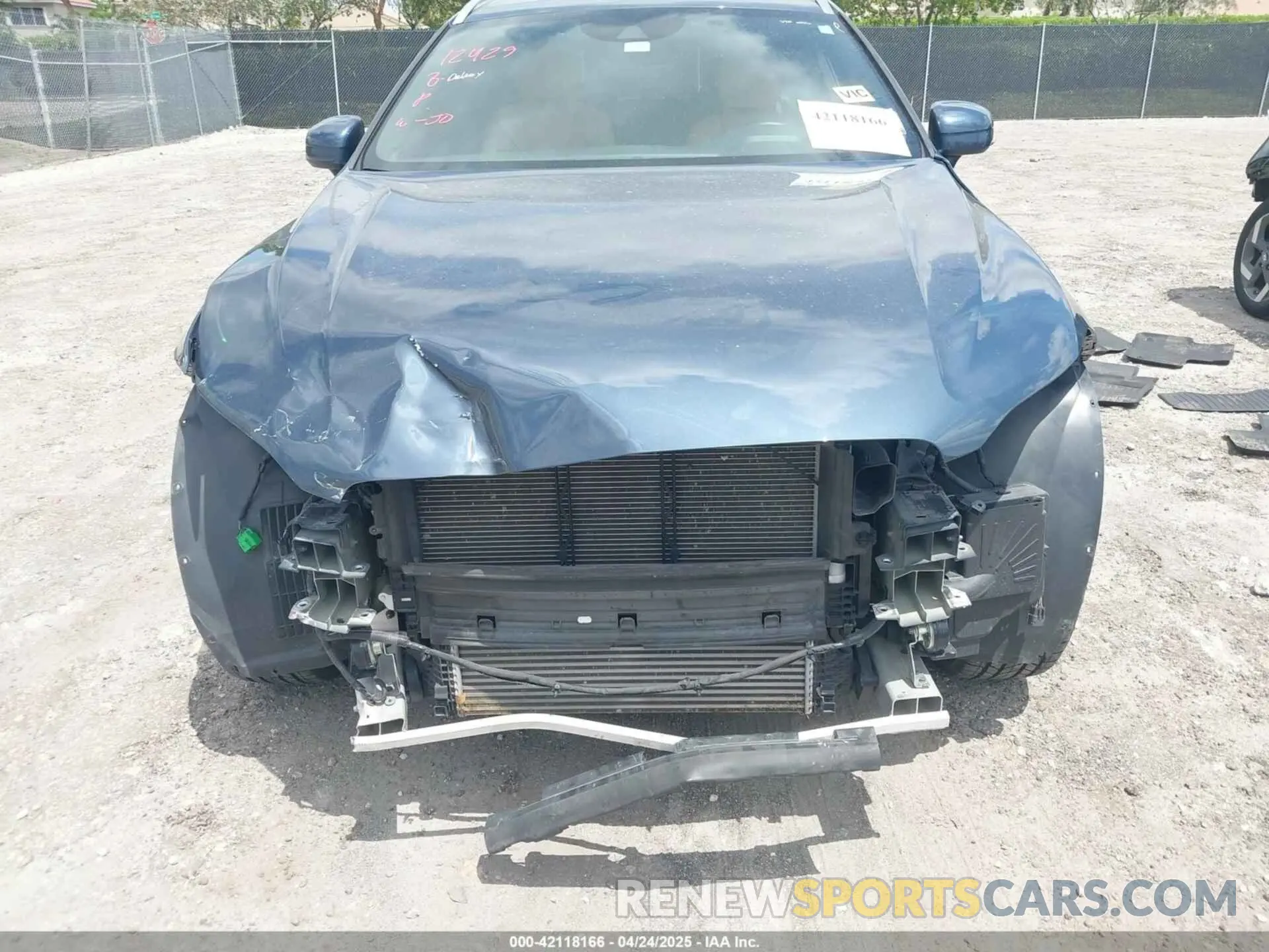 6 Photograph of a damaged car YV4102DL1L1477942 VOLVO XC60 2020