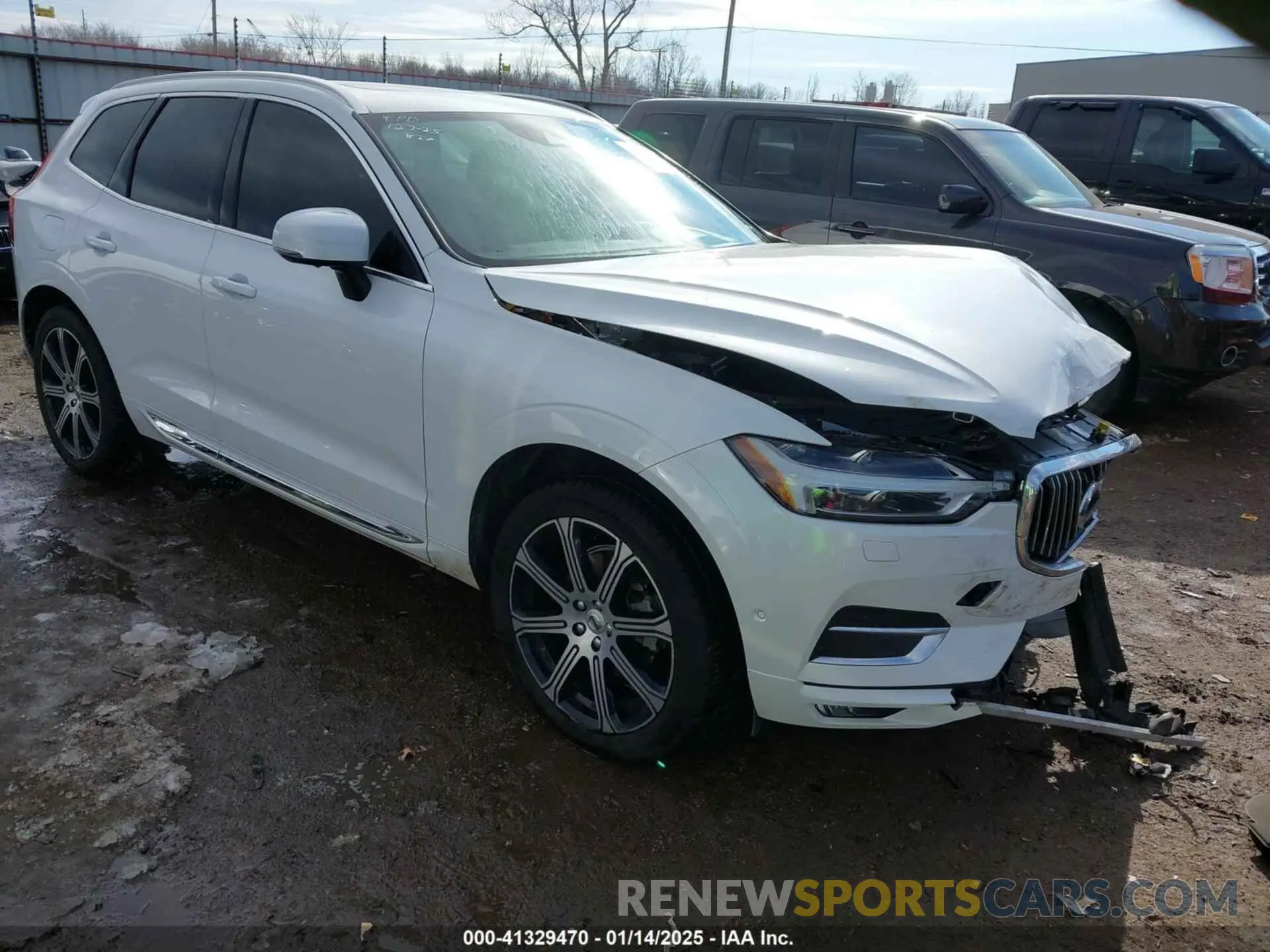1 Photograph of a damaged car YV4102DL3L1468305 VOLVO XC60 2020
