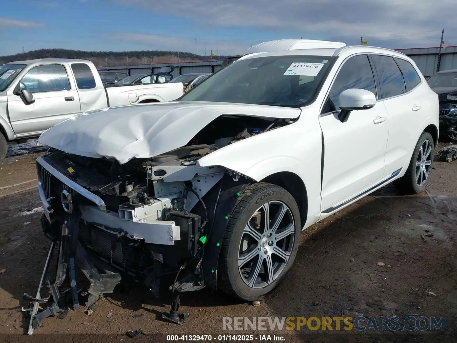 2 Photograph of a damaged car YV4102DL3L1468305 VOLVO XC60 2020