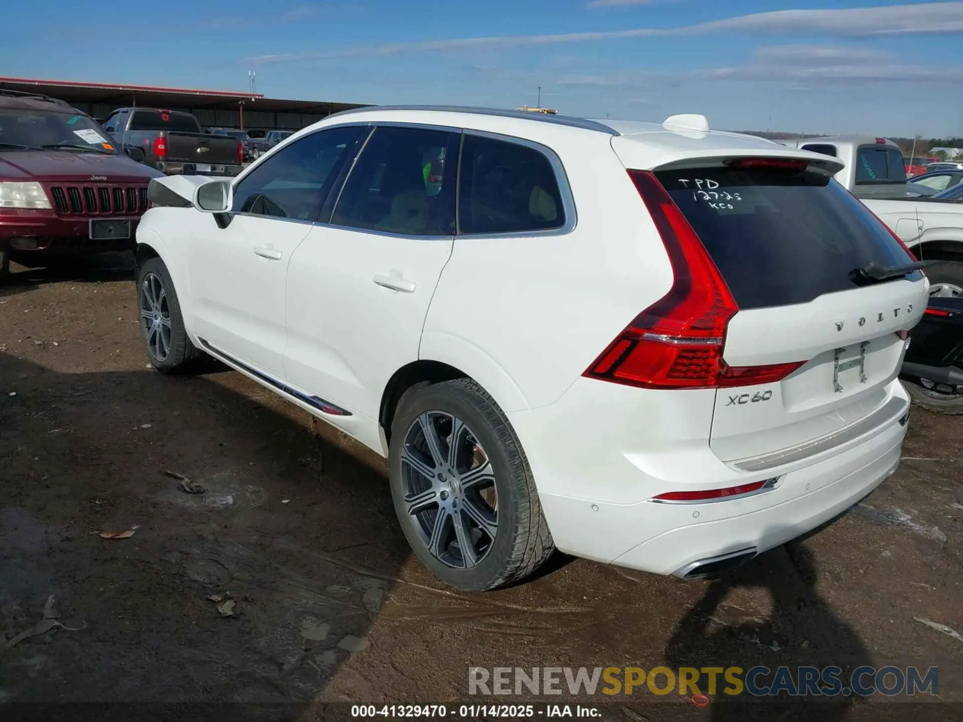 3 Photograph of a damaged car YV4102DL3L1468305 VOLVO XC60 2020