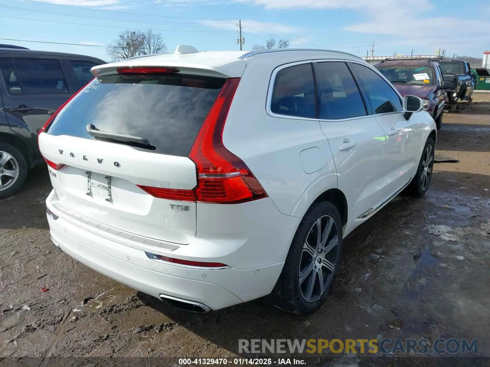 4 Photograph of a damaged car YV4102DL3L1468305 VOLVO XC60 2020