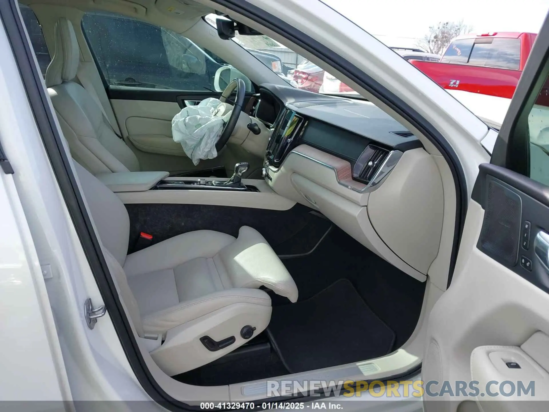 5 Photograph of a damaged car YV4102DL3L1468305 VOLVO XC60 2020