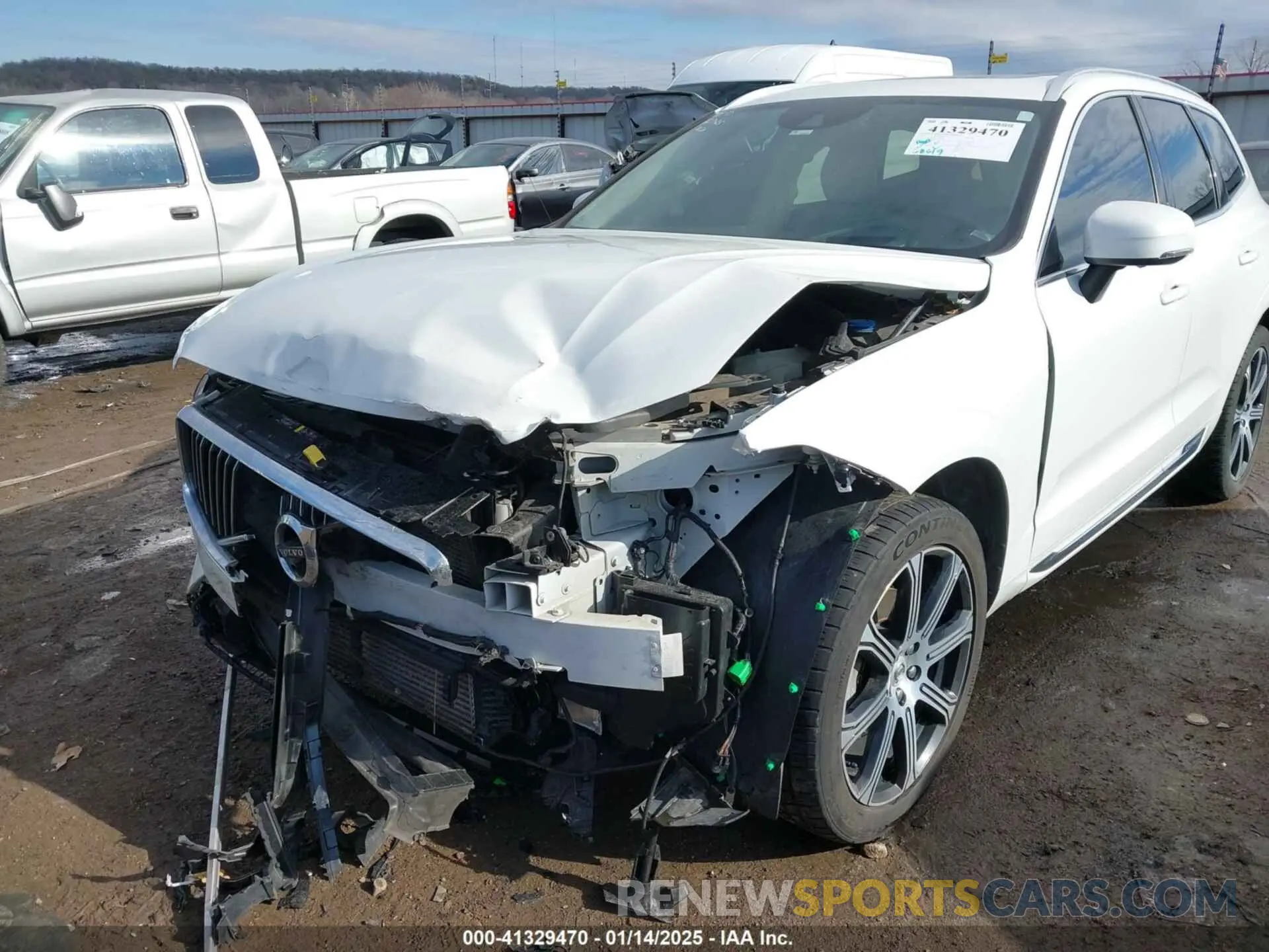 6 Photograph of a damaged car YV4102DL3L1468305 VOLVO XC60 2020