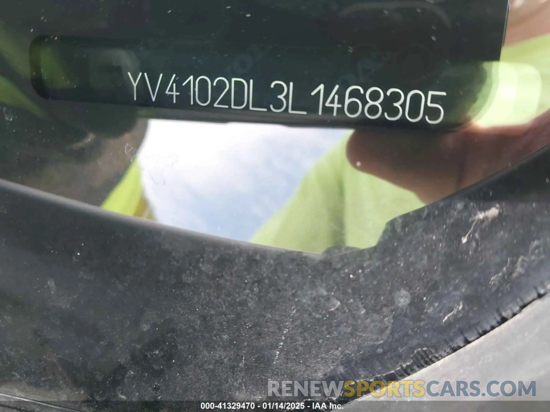 9 Photograph of a damaged car YV4102DL3L1468305 VOLVO XC60 2020