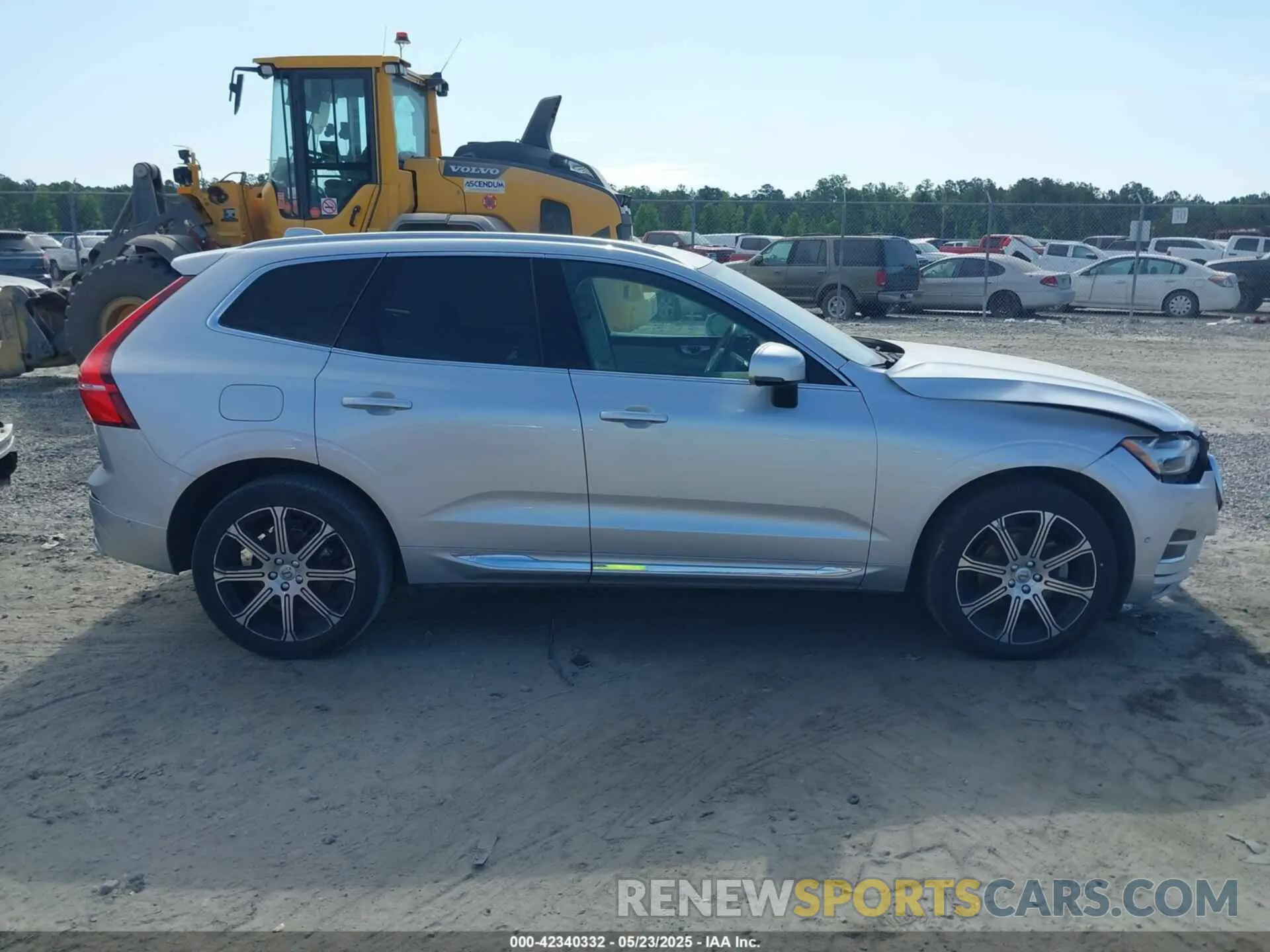 13 Photograph of a damaged car YV4102DL3L1525862 VOLVO XC60 2020