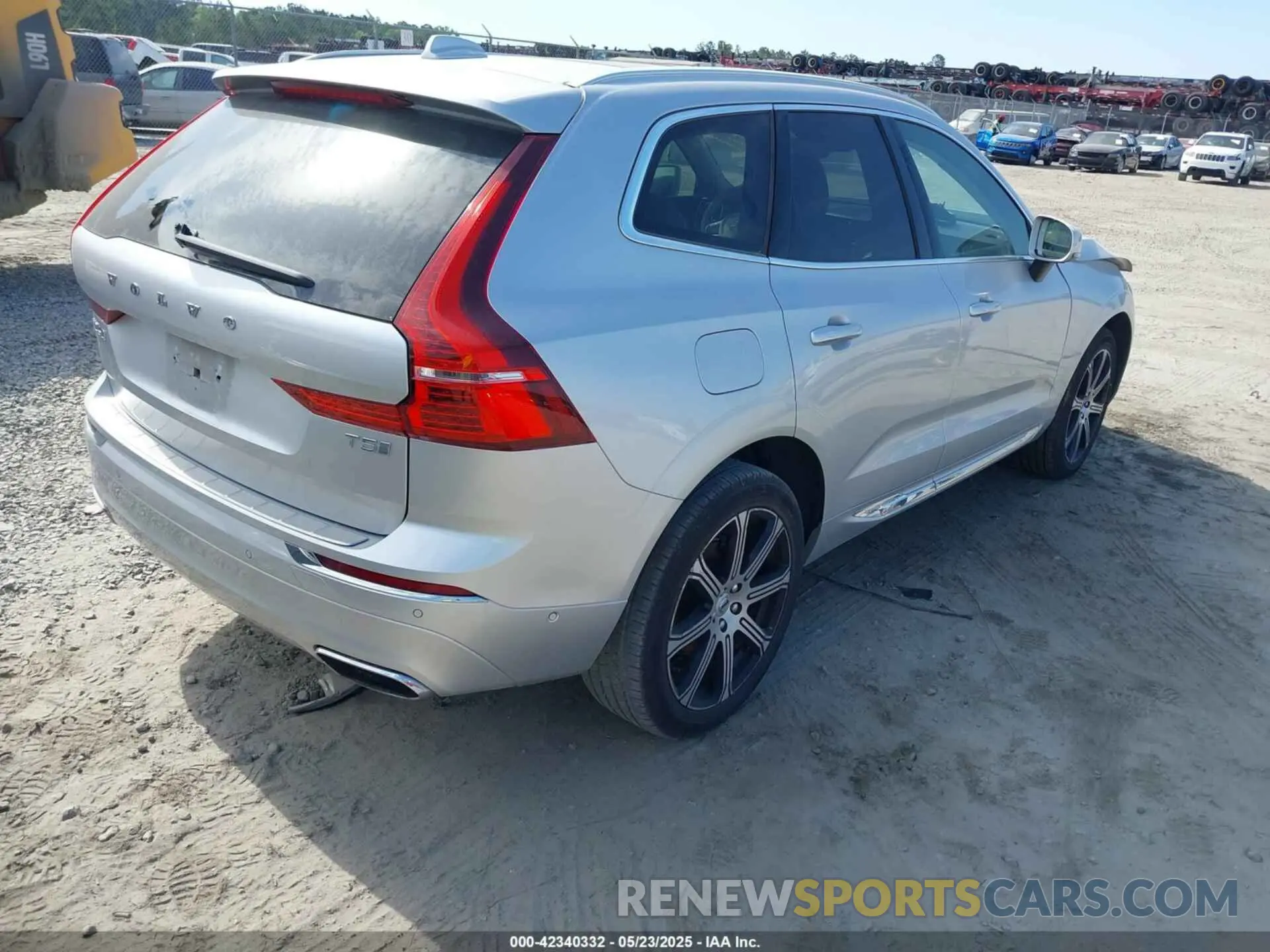 4 Photograph of a damaged car YV4102DL3L1525862 VOLVO XC60 2020