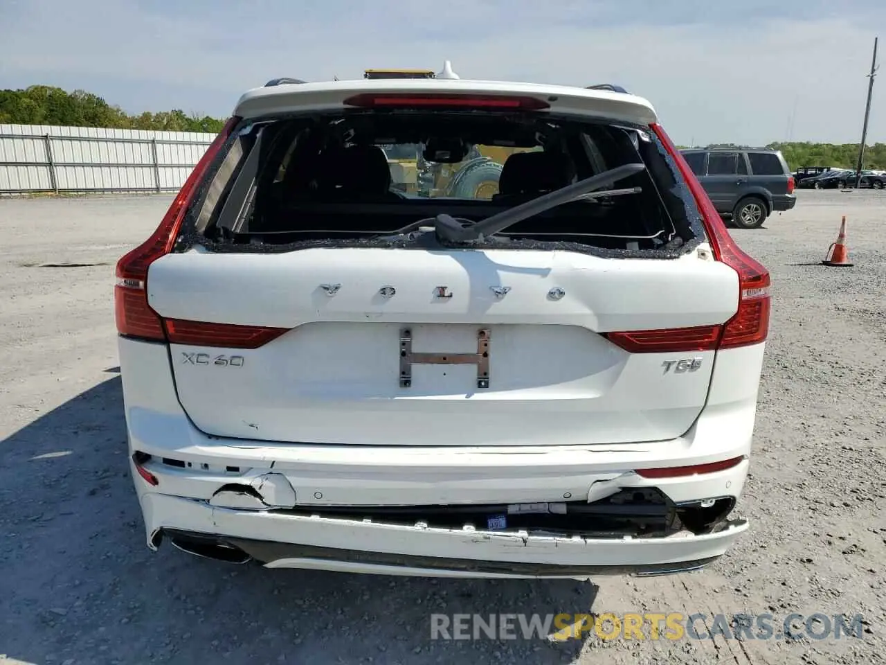 6 Photograph of a damaged car YV4102DM1L1498380 VOLVO XC60 2020