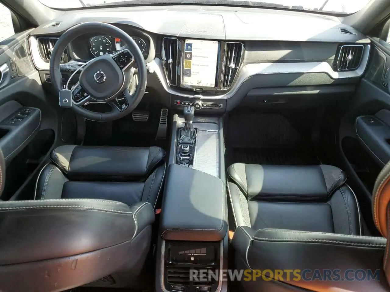 8 Photograph of a damaged car YV4102DM1L1498380 VOLVO XC60 2020