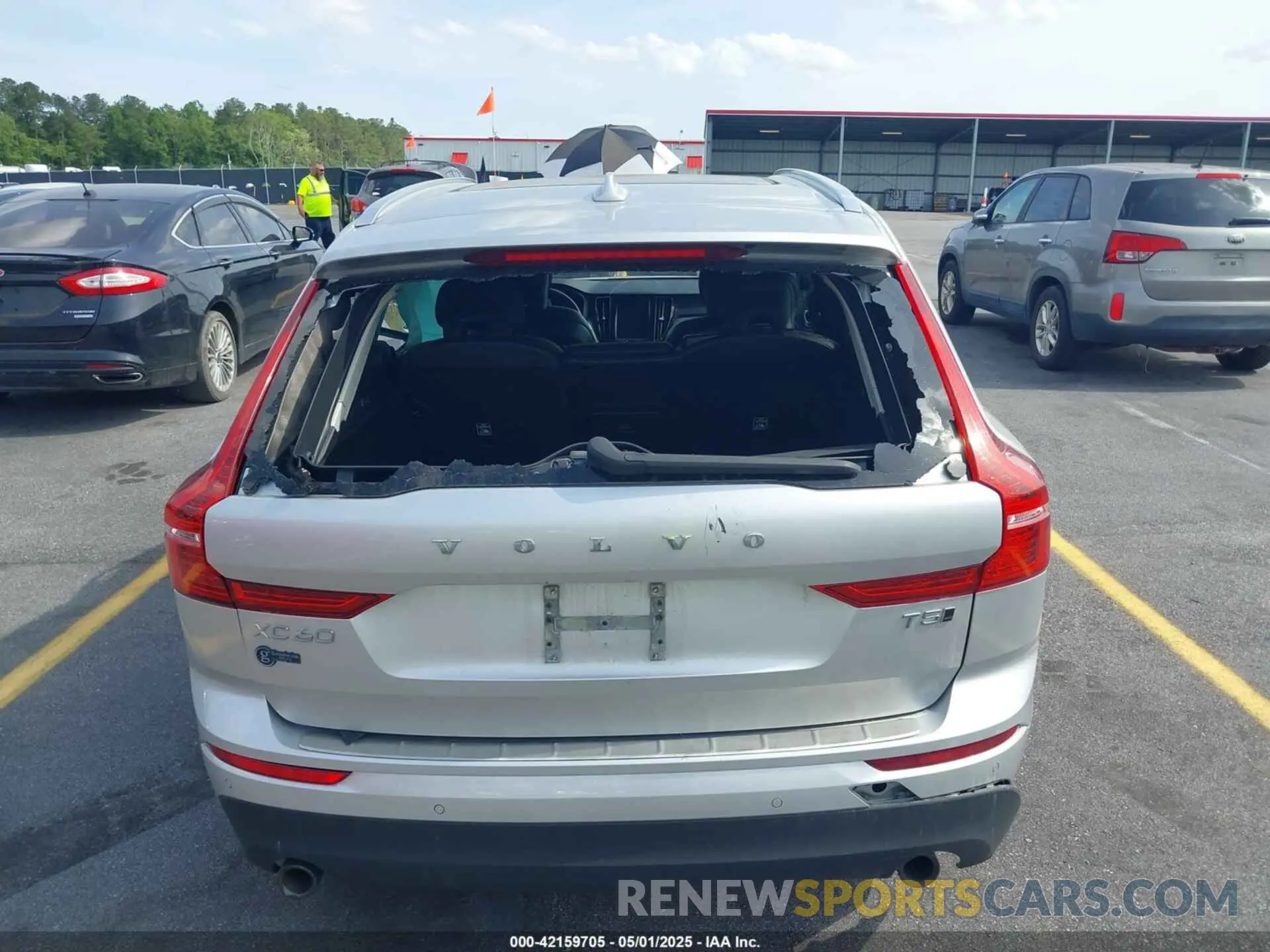 15 Photograph of a damaged car YV4102RK0L1478564 VOLVO XC60 2020