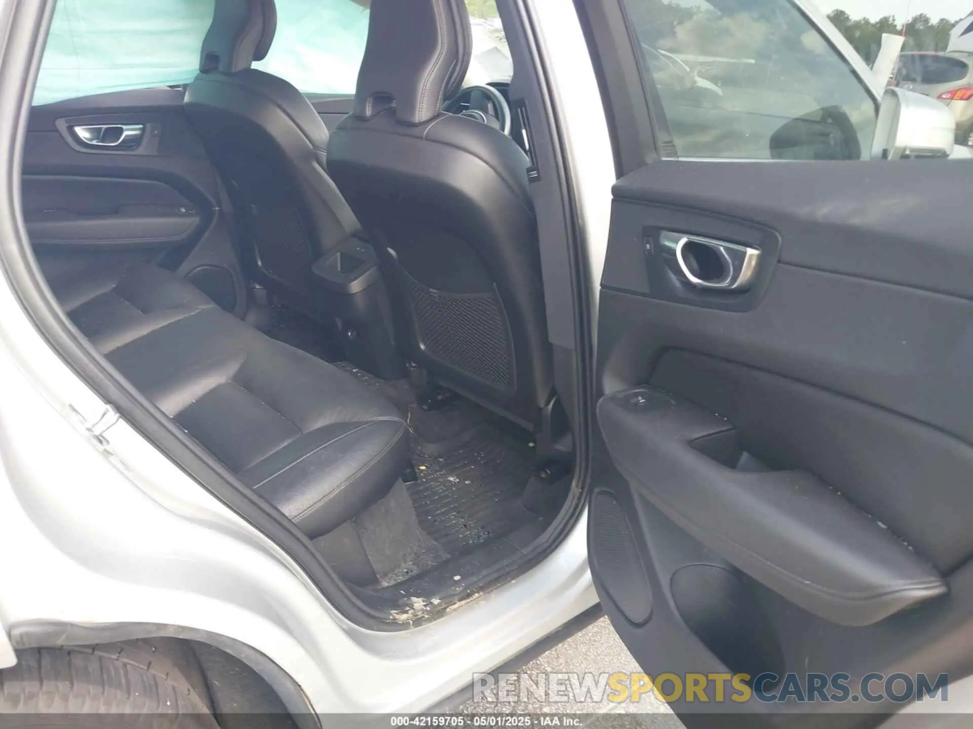 8 Photograph of a damaged car YV4102RK0L1478564 VOLVO XC60 2020