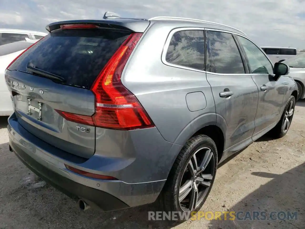 4 Photograph of a damaged car YV4102RK1L1583985 VOLVO XC60 2020