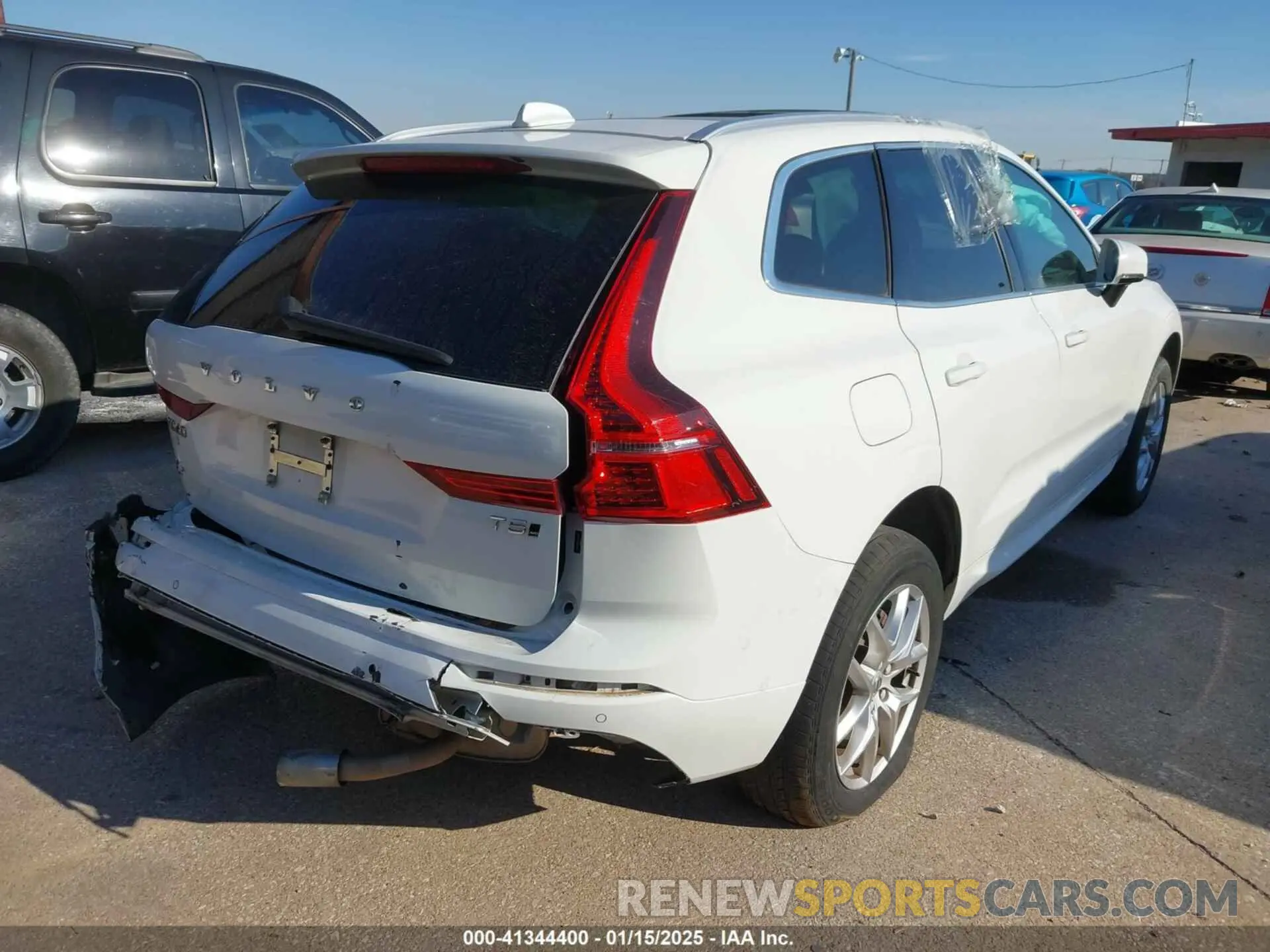 4 Photograph of a damaged car YV4102RK3L1583244 VOLVO XC60 2020