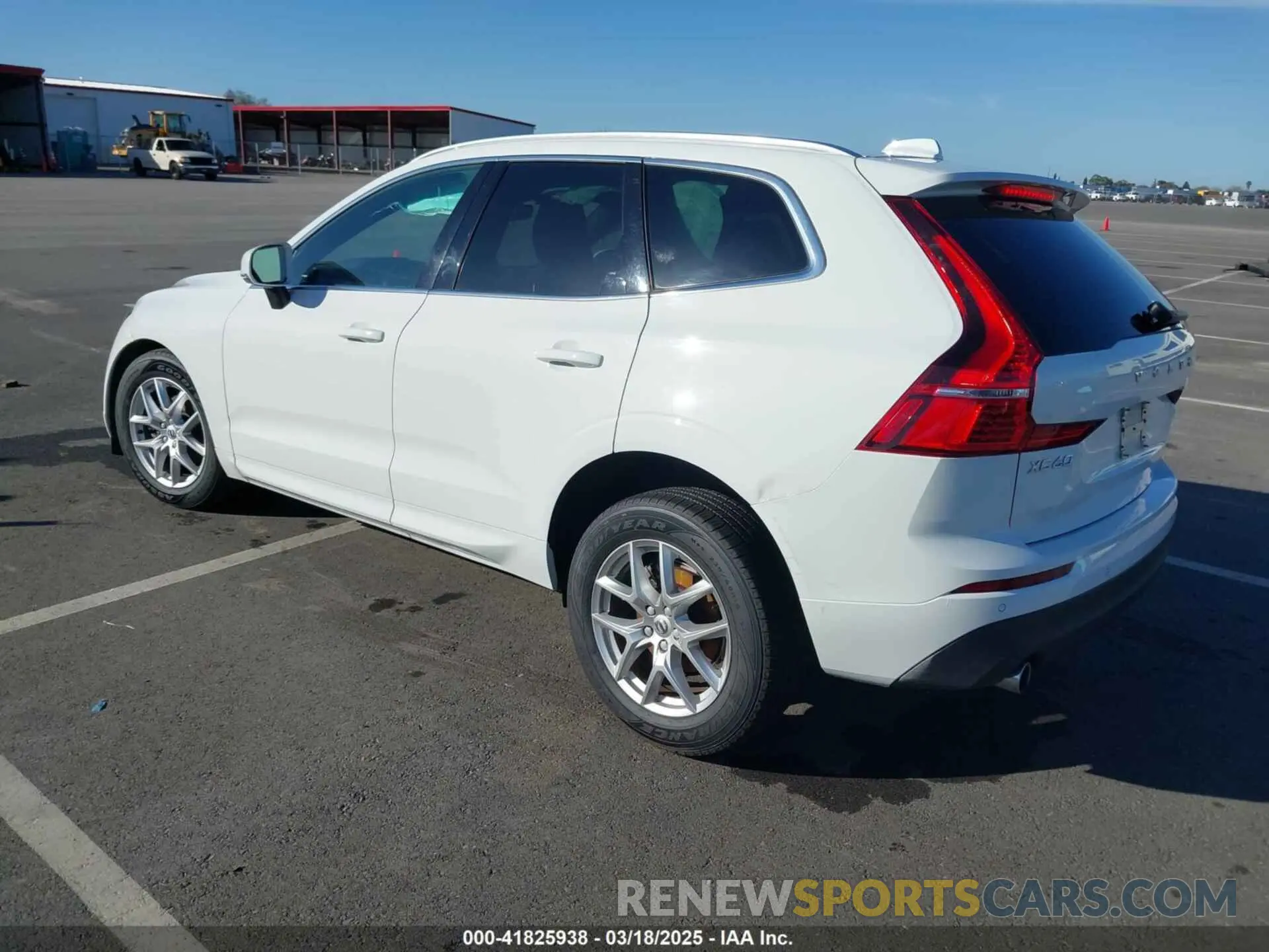 3 Photograph of a damaged car YV4102RK4L1582958 VOLVO XC60 2020