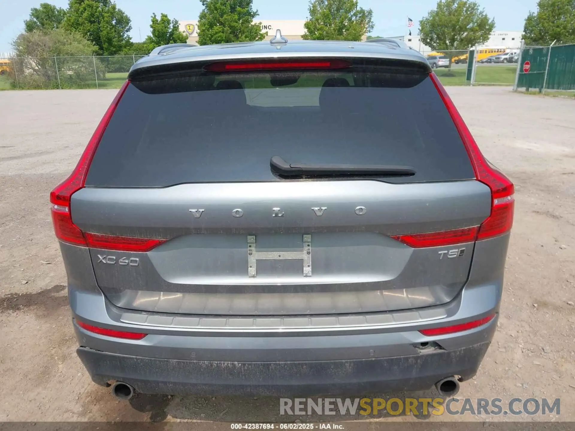 16 Photograph of a damaged car YV4102RK5L1415556 VOLVO XC60 2020