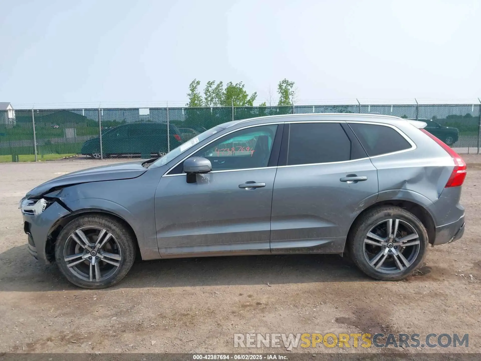 6 Photograph of a damaged car YV4102RK5L1415556 VOLVO XC60 2020