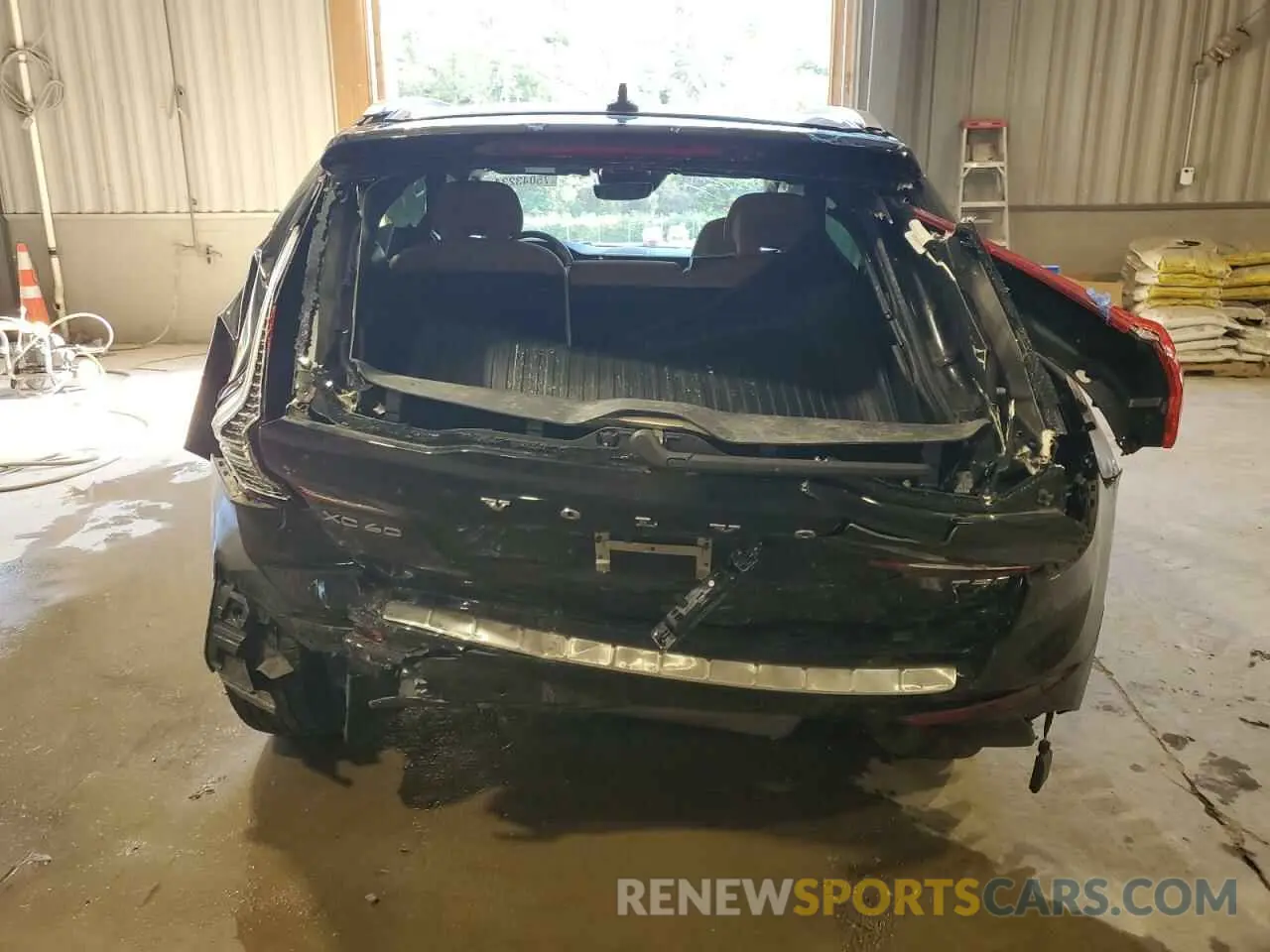 6 Photograph of a damaged car YV4102RK5L1458861 VOLVO XC60 2020