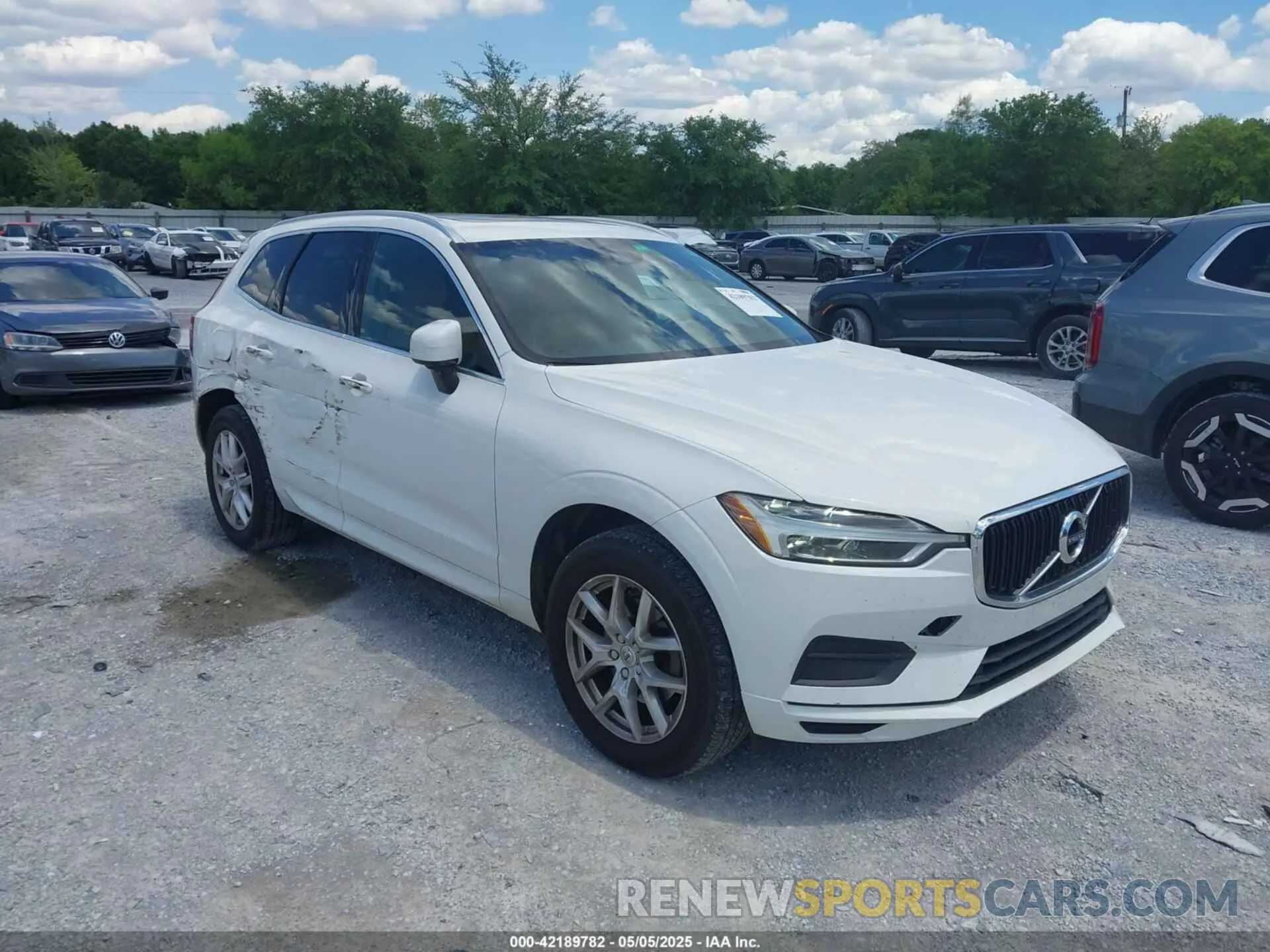 1 Photograph of a damaged car YV4102RK6L1582721 VOLVO XC60 2020