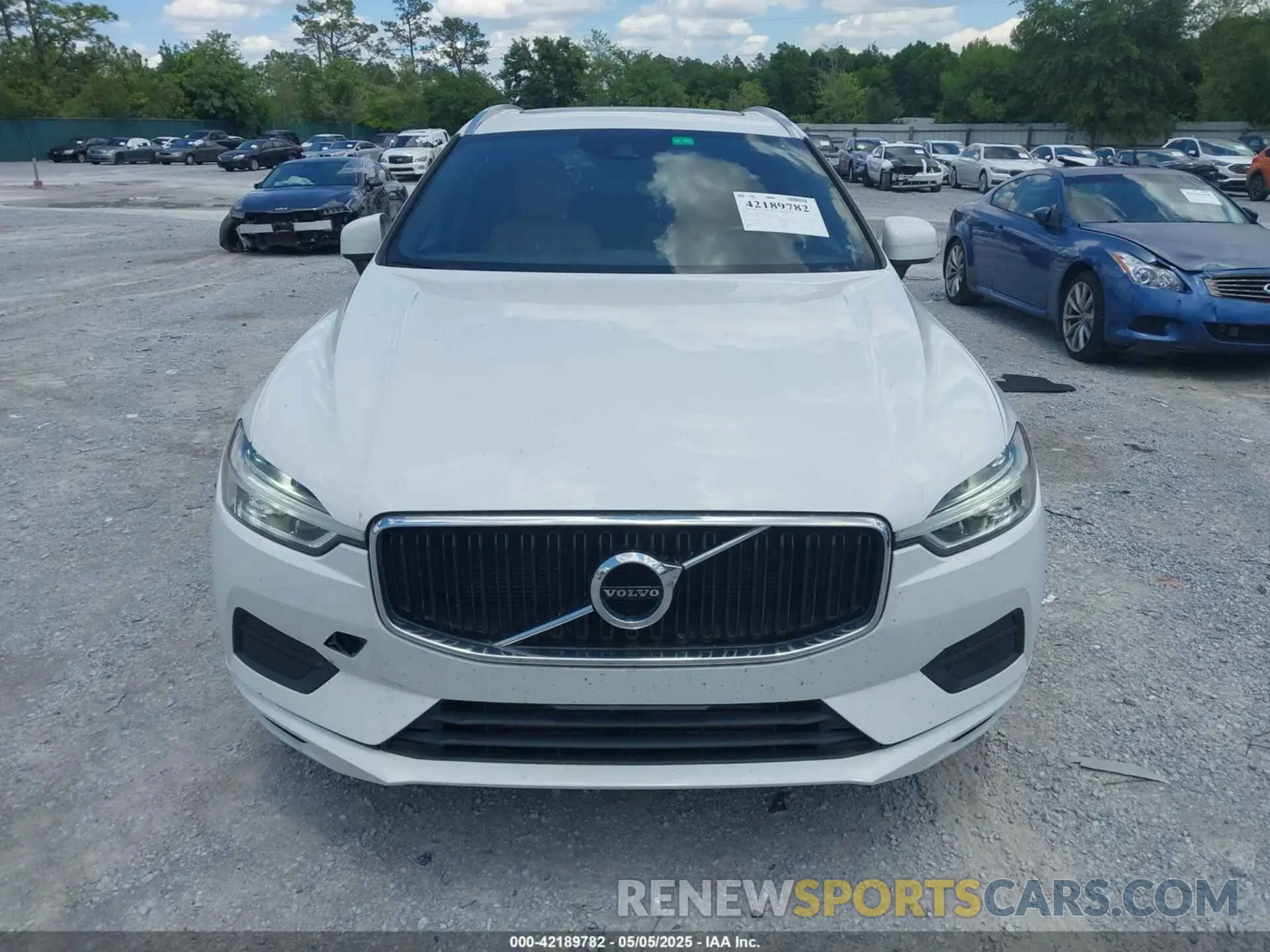 12 Photograph of a damaged car YV4102RK6L1582721 VOLVO XC60 2020
