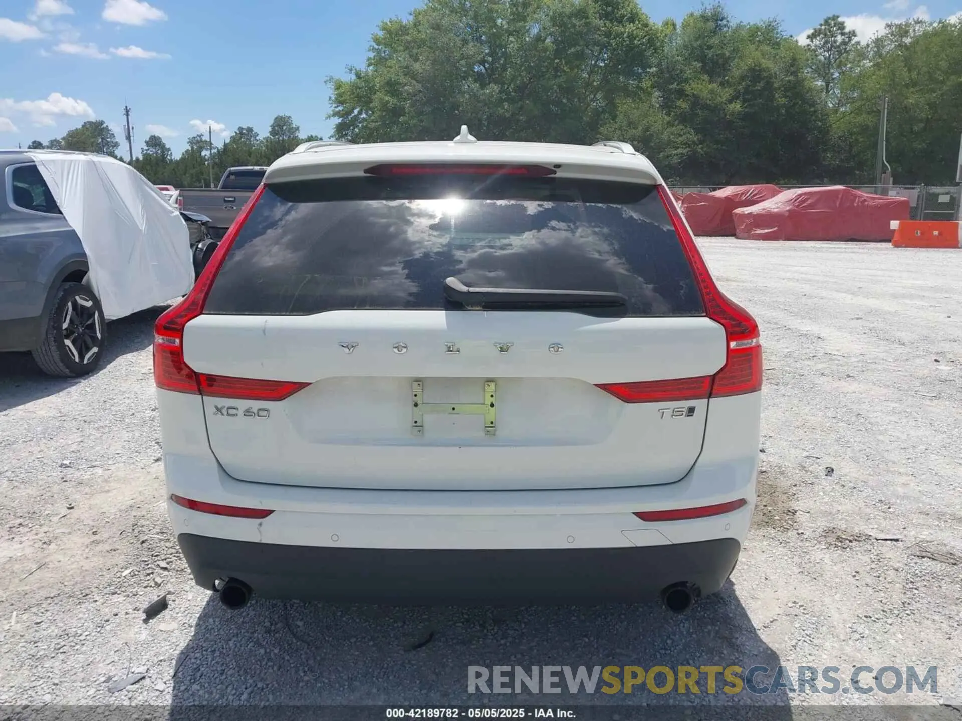 16 Photograph of a damaged car YV4102RK6L1582721 VOLVO XC60 2020