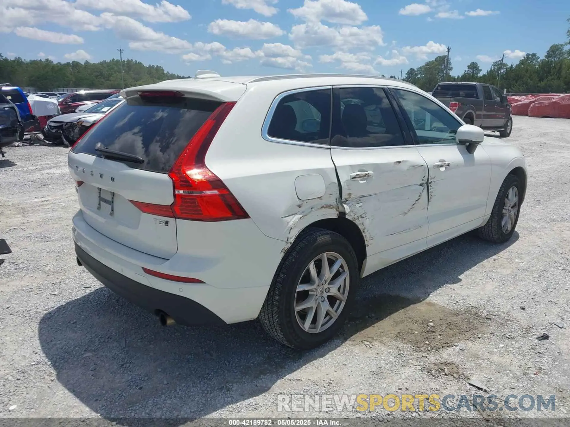 4 Photograph of a damaged car YV4102RK6L1582721 VOLVO XC60 2020