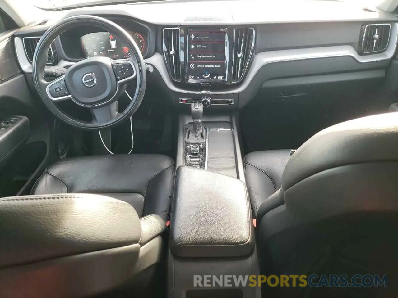 8 Photograph of a damaged car YV4102RK6L1601784 VOLVO XC60 2020