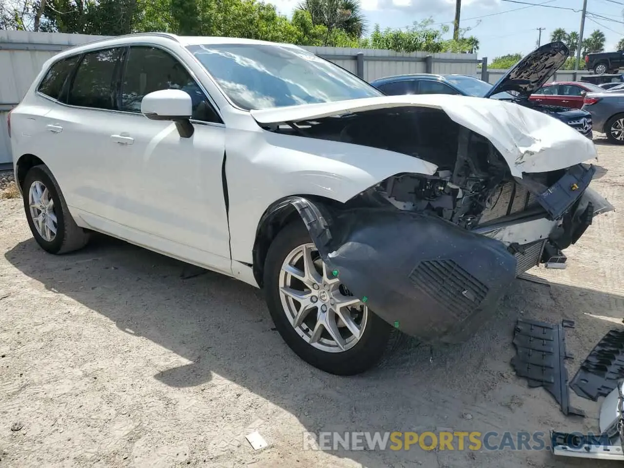 4 Photograph of a damaged car YV4102RK8L1521693 VOLVO XC60 2020