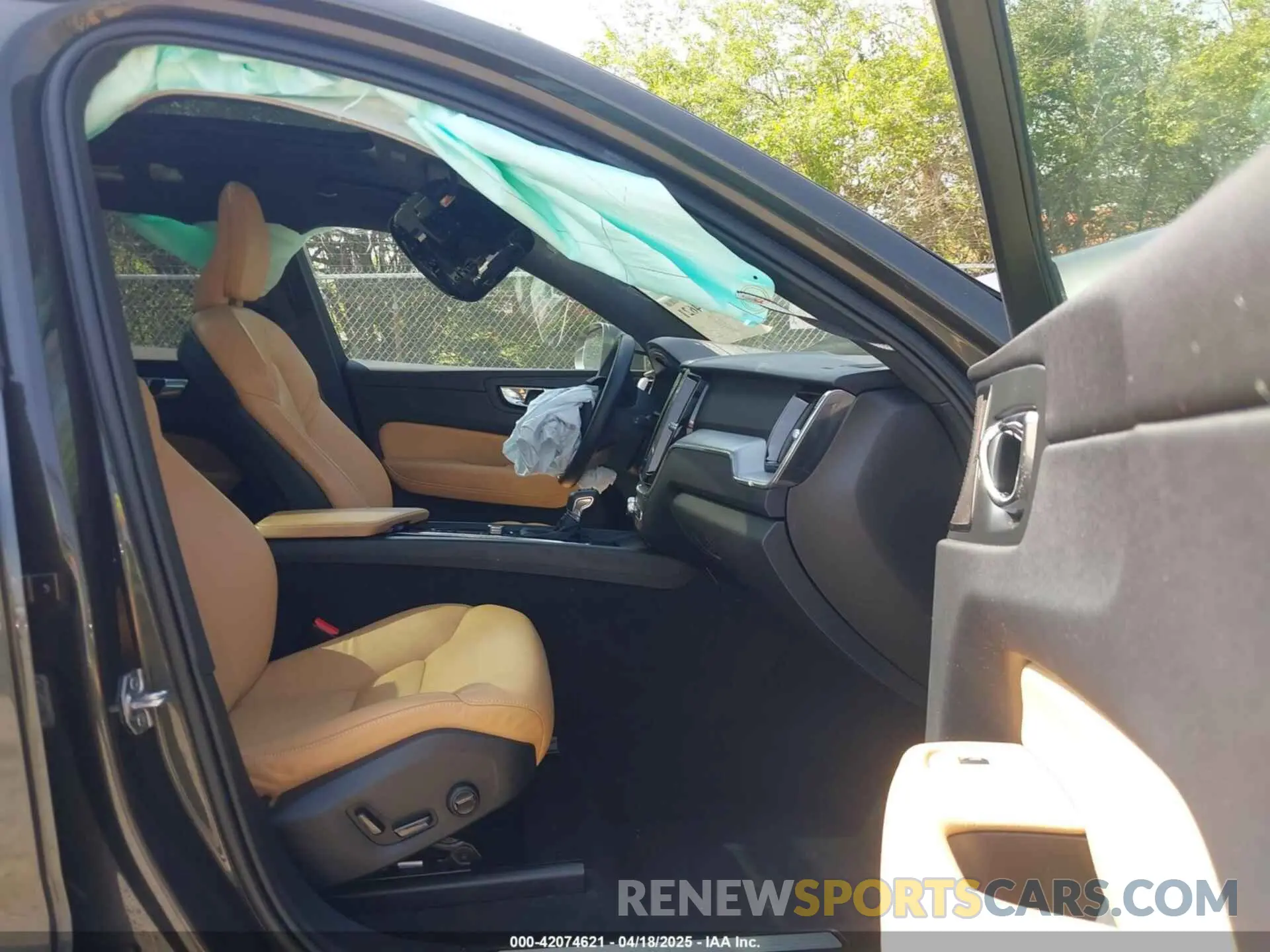 5 Photograph of a damaged car YV4102RK9L1511710 VOLVO XC60 2020