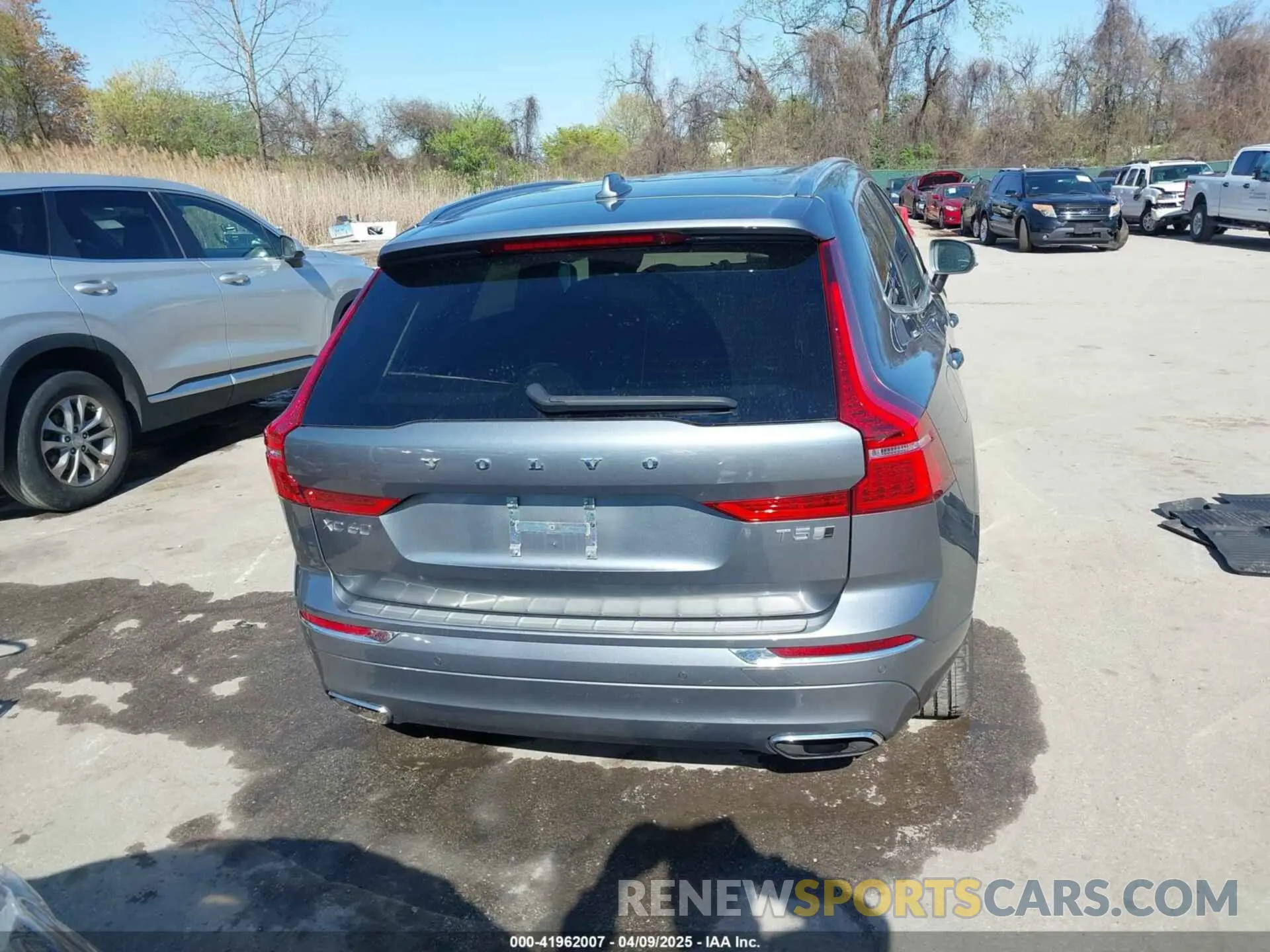 16 Photograph of a damaged car YV4102RL5L1490699 VOLVO XC60 2020