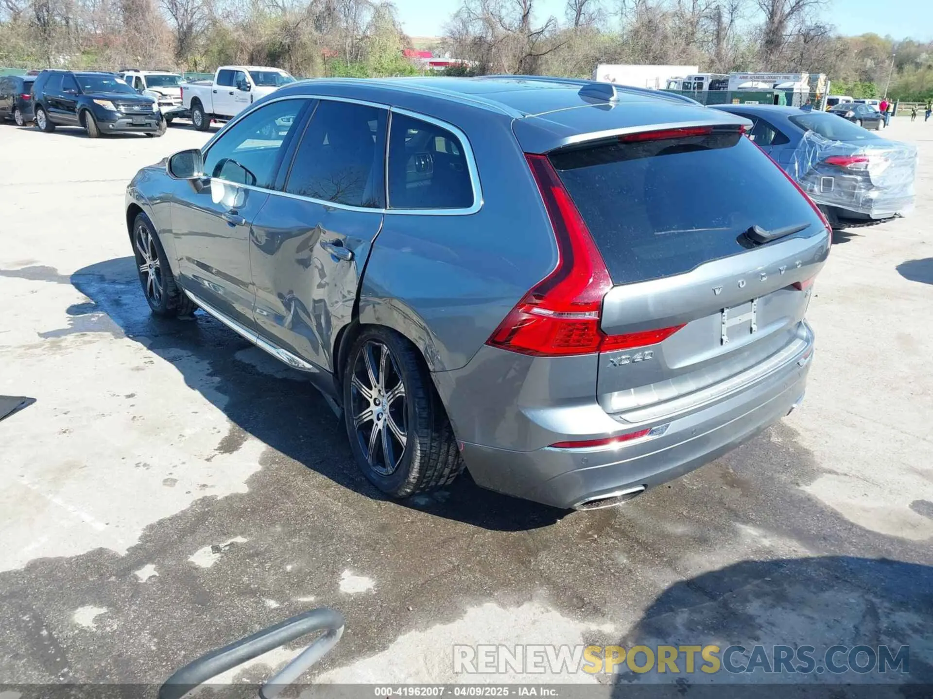 3 Photograph of a damaged car YV4102RL5L1490699 VOLVO XC60 2020