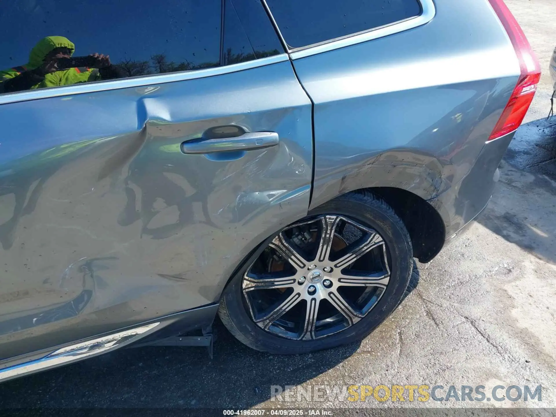 6 Photograph of a damaged car YV4102RL5L1490699 VOLVO XC60 2020