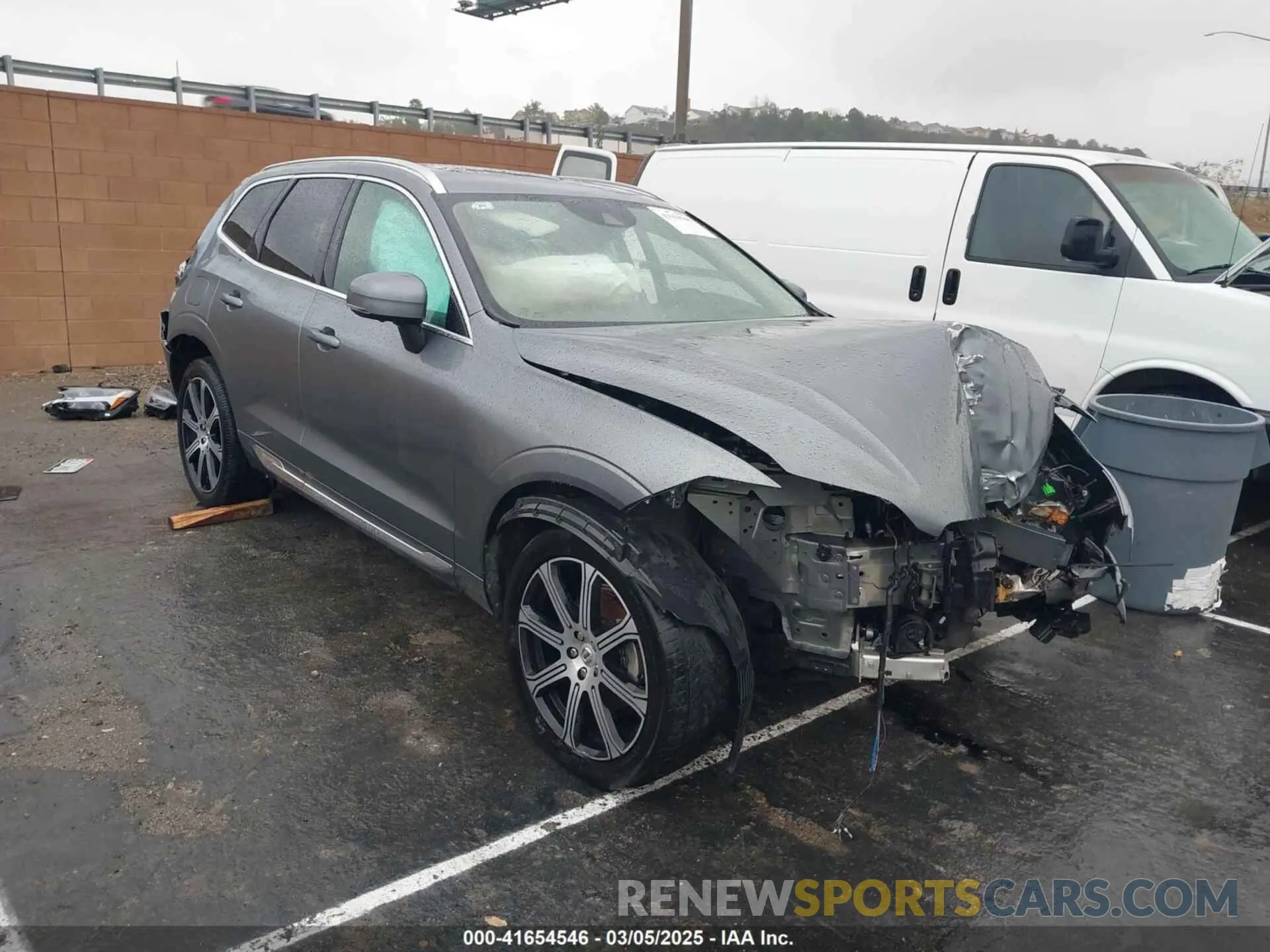 1 Photograph of a damaged car YV4102RL9L1411762 VOLVO XC60 2020