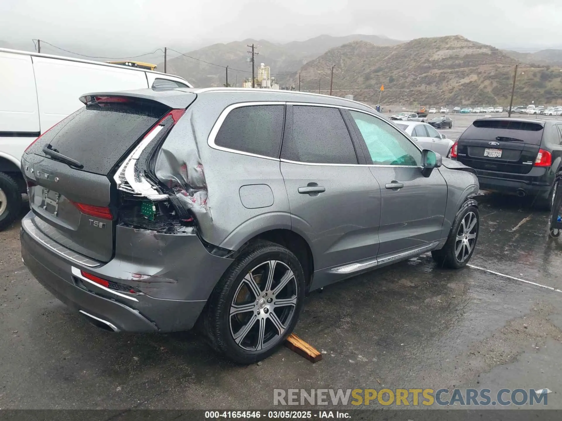 4 Photograph of a damaged car YV4102RL9L1411762 VOLVO XC60 2020