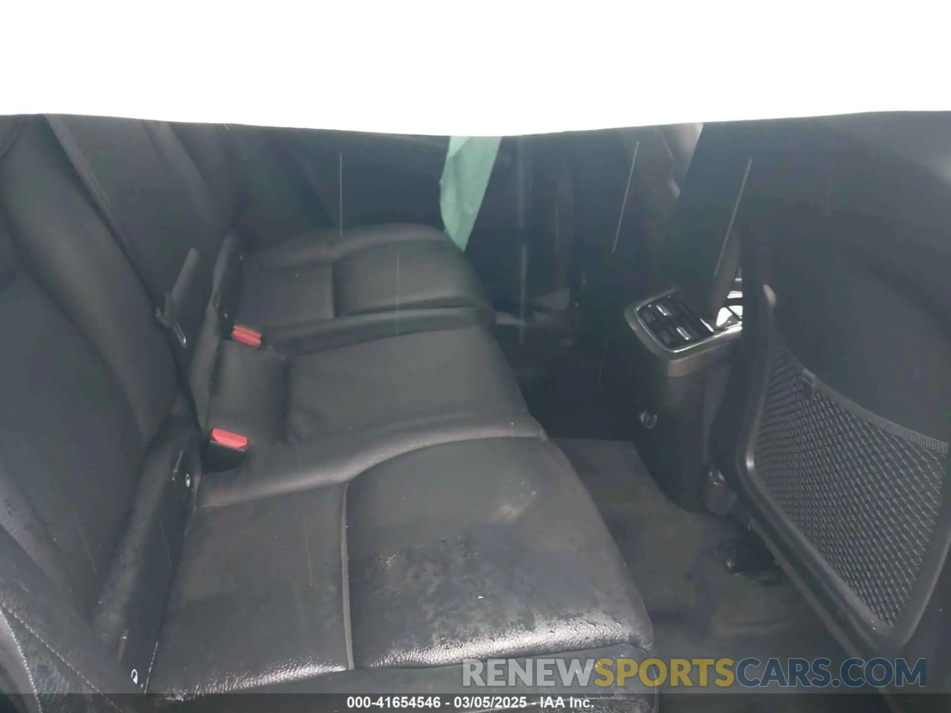 8 Photograph of a damaged car YV4102RL9L1411762 VOLVO XC60 2020