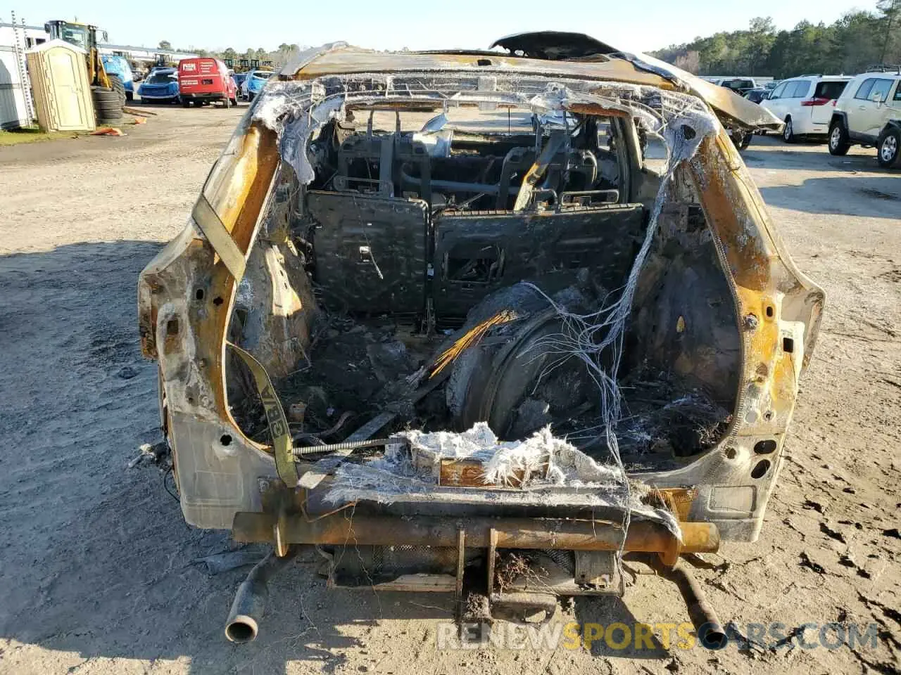 6 Photograph of a damaged car YV4A22RK1L1411028 VOLVO XC60 2020