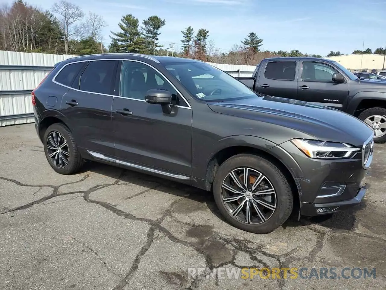 4 Photograph of a damaged car YV4A22RL5L1479311 VOLVO XC60 2020