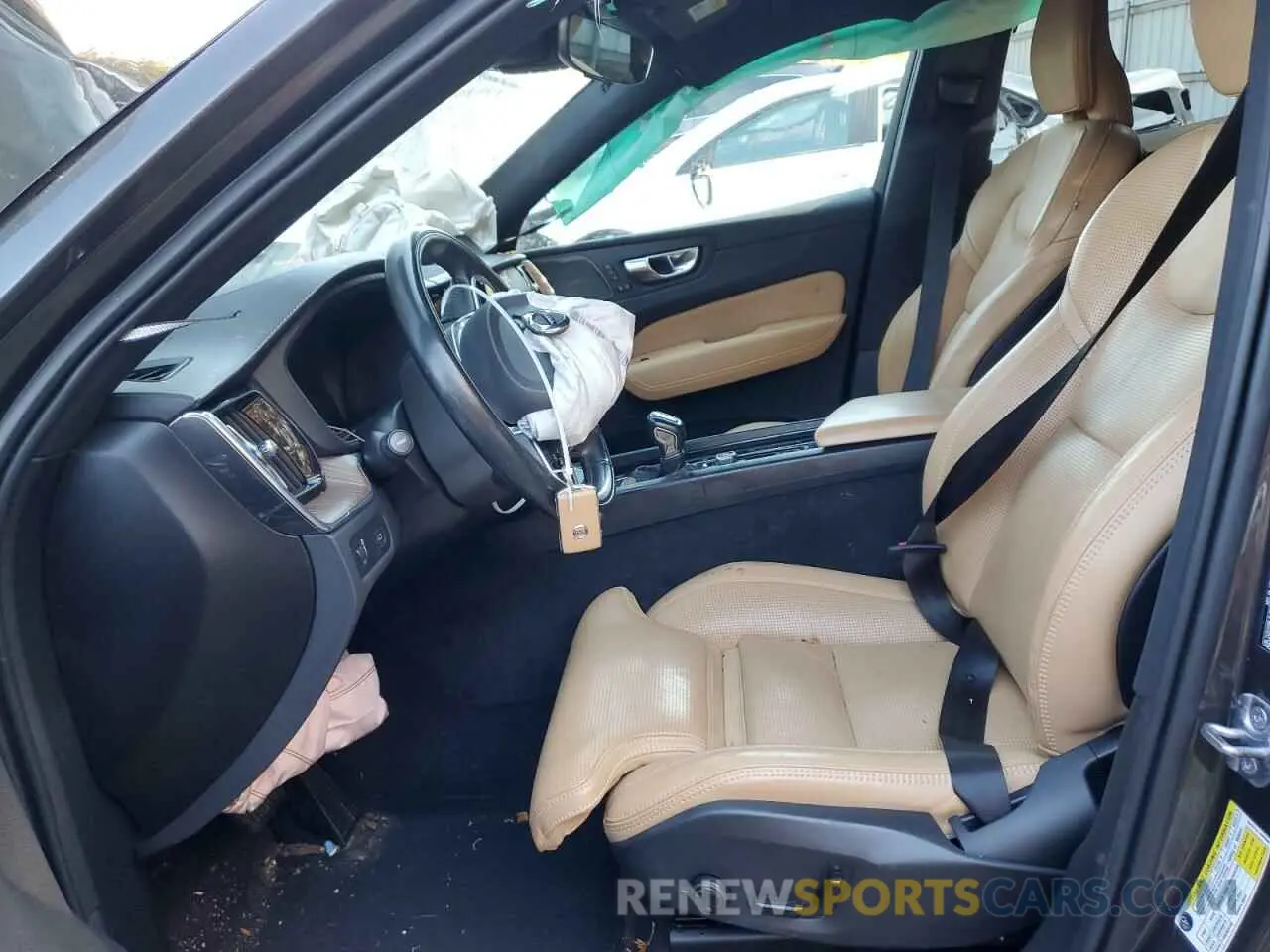 7 Photograph of a damaged car YV4A22RL9L1517574 VOLVO XC60 2020