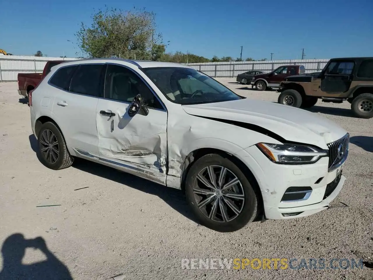 4 Photograph of a damaged car YV4A22RL9L1585311 VOLVO XC60 2020