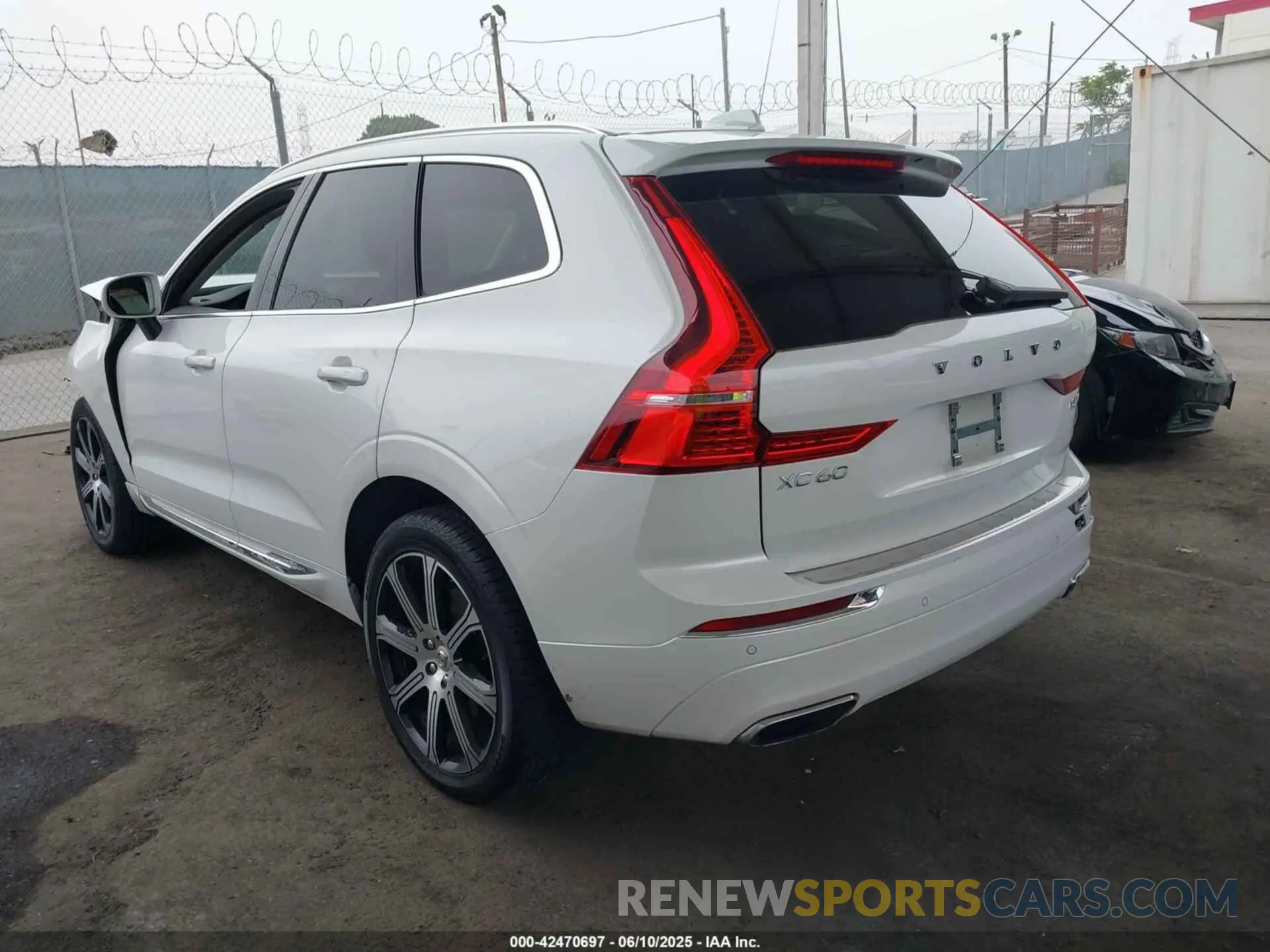 3 Photograph of a damaged car YV4A22RL9L1590718 VOLVO XC60 2020