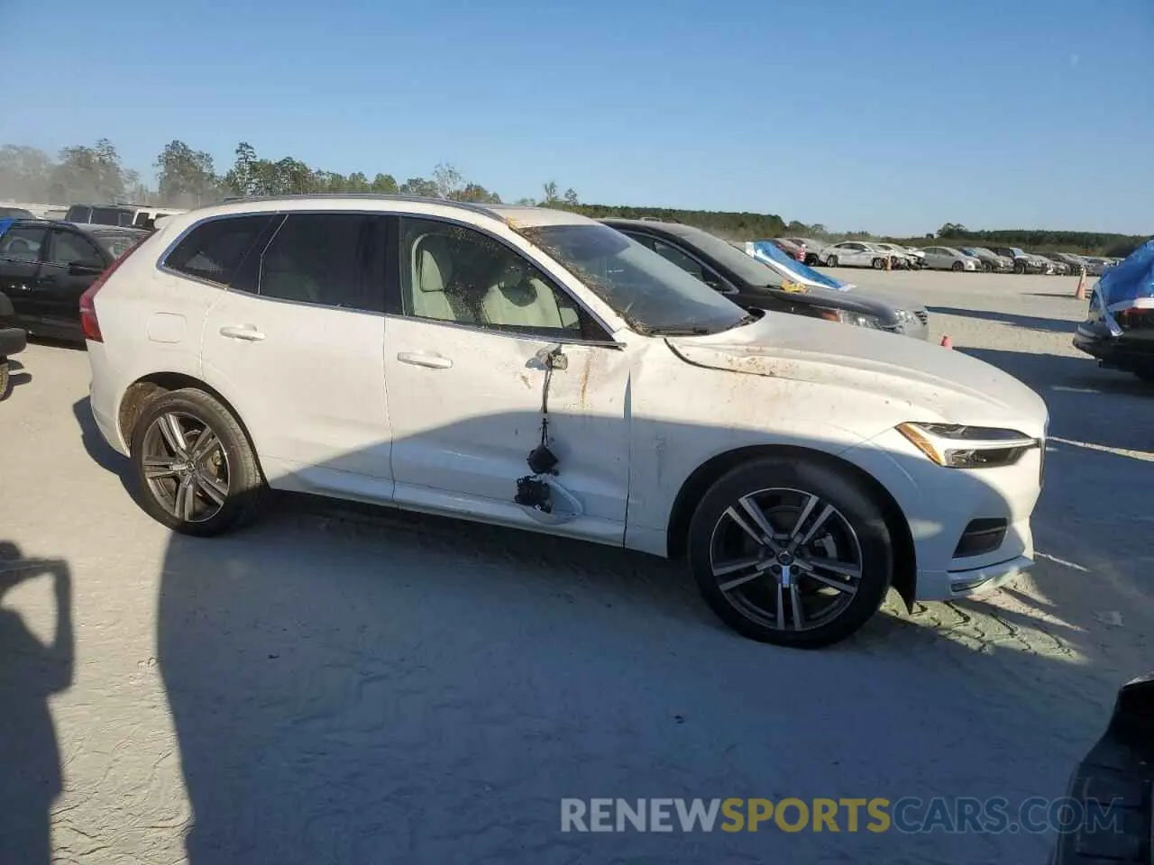 4 Photograph of a damaged car YV4102DK4M1874795 VOLVO XC60 2021